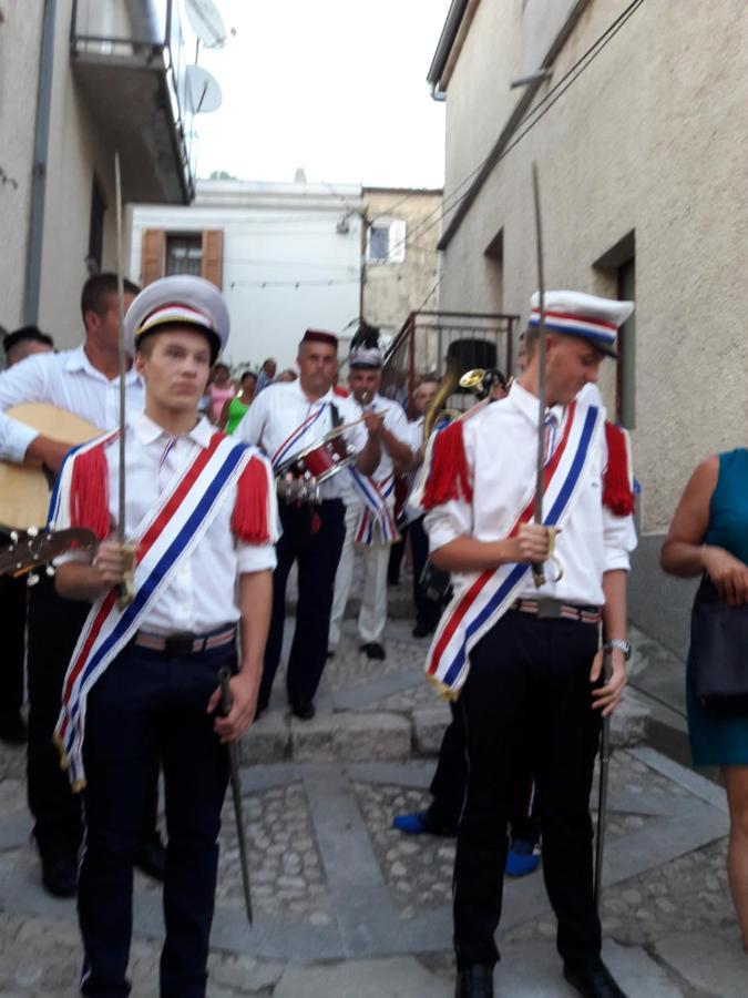 Centar A. Mazuranica 1 *