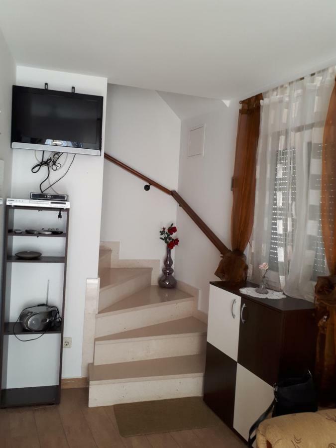 Centar A. Mazuranica 1 *